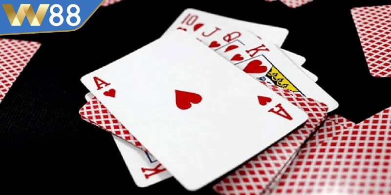 Theo quy tắc của Sâm Lốc, Tứ quý có khả năng chặn và kiếm thưởng