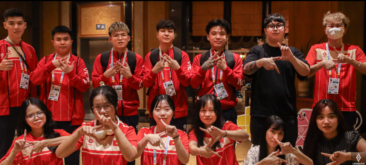 TRỰC TIẾP VÒNG BẢNG | SEA GAMES 33 - LQM ĐỒNG ĐỘI NAM (18/12) 2 chi em goi anh em co mat